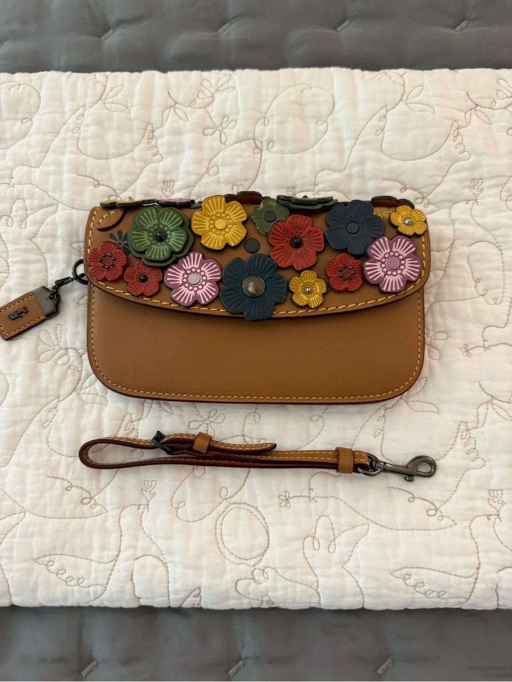EUC Coach 1941 Wristlet Tea Rose Saddle - Picture 8 of 8